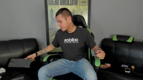 Snapshot of jamesinked_ chatting on 01/06/25, 07:24 Jamesinked  online show from 01/06/25, 07:24