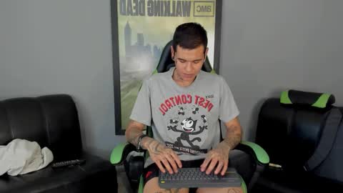 Snapshot of jamesinked_ chatting on 01/28/25, 07:10 Jamesinked  online show from 01/28/25, 07:10