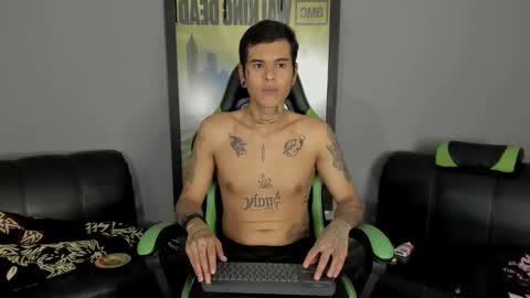 Snapshot of jamesinked_ chatting on 03/09/25, 09:25 Jamesinked  online show from 03/09/25, 09:25