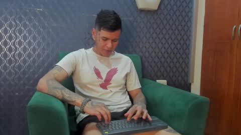 Snapshot of jamesinked_ chatting on 10/06/25, 06:16 Jamesinked  online show from 10/06/25, 06:16