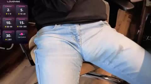 Snapshot of jan_martin chatting on 10/17/25, 07:33 Jan Martin online show from 10/17/25, 07:33