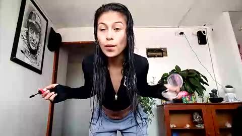 Snapshot of janariivera1 chatting on 11/12/25, 03:45 janariivera1 online show from 11/12/25, 03:45