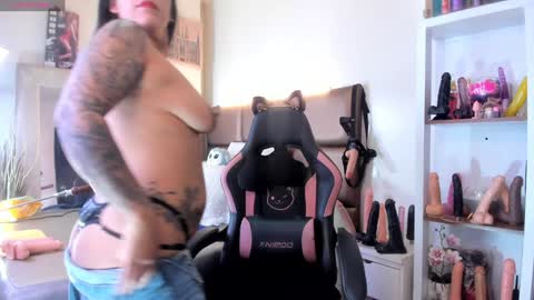 Janette online show from 02/01/25, 03:30