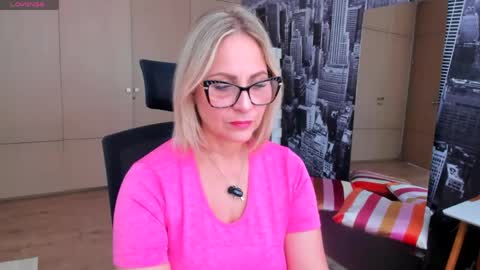 Snapshot of janeturner chatting on 05/15/26, 01:29 JANE TURNER MILF online show from 05/15/26, 01:29