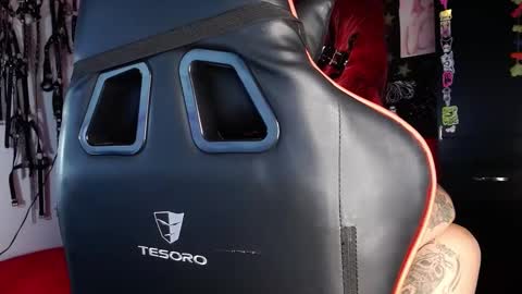 Snapshot of janna_ink chatting on 12/24/24, 04:11 online show from 12/24/24, 04:11