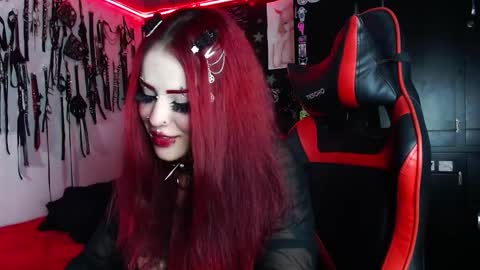 Snapshot of janna_ink chatting on 12/27/24, 04:58 online show from 12/27/24, 04:58