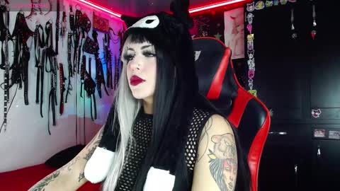 Snapshot of janna_ink chatting on 01/06/25, 11:09 online show from 01/06/25, 11:09