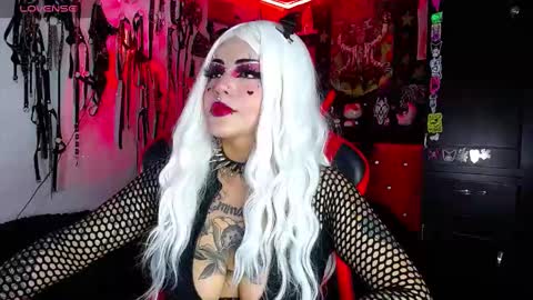 Snapshot of janna_ink chatting on 01/15/25, 04:25 online show from 01/15/25, 04:25