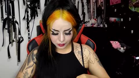 Snapshot of janna_ink chatting on 02/01/25, 12:18 online show from 02/01/25, 12:18