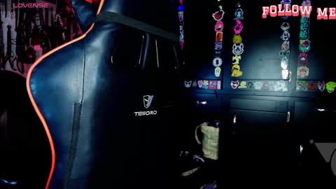      online show from 11/08/25, 01:06