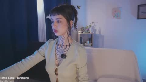 Snapshot of janne_maybe chatting on 03/16/26, 03:27 jmaybe e online show from 03/16/26, 03:27