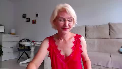 Snapshot of jasmin18v chatting on 06/23/26, 01:20 Jasmin room for people 40 online show from 06/23/26, 01:20