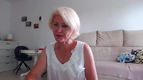 Snapshot of jasmin18v chatting on 06/28/26, 12:55 Jasmin room for people 40 online show from 06/28/26, 12:55