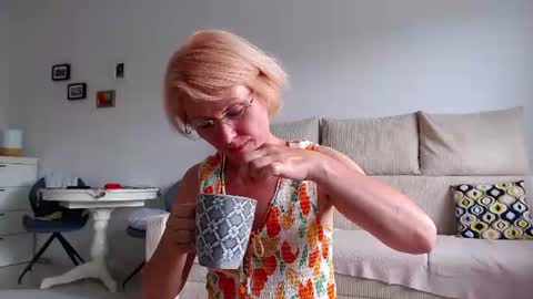 Snapshot of jasmin18v chatting on 07/01/26, 01:24 Jasmin room for people 40 online show from 07/01/26, 01:24