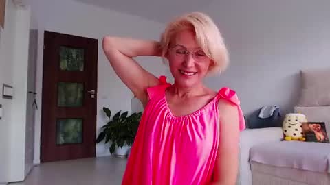 Snapshot of jasmin18v chatting on 07/09/26, 01:26 Jasmin room for people 40 online show from 07/09/26, 01:26