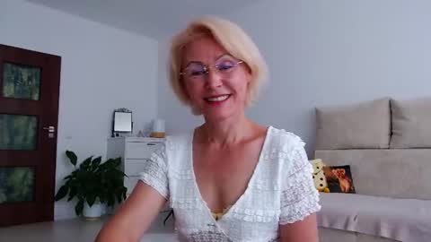 Snapshot of jasmin18v chatting on 07/10/26, 01:25 Jasmin room for people 40 online show from 07/10/26, 01:25