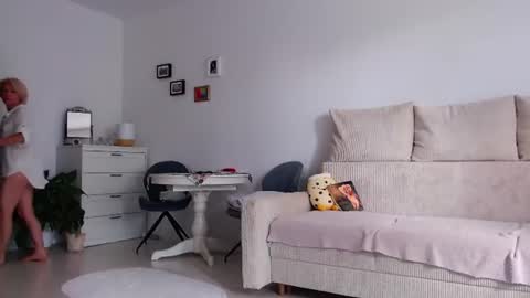 Snapshot of jasmin18v chatting on 07/12/26, 01:13 Jasmin room for people 40 online show from 07/12/26, 01:13