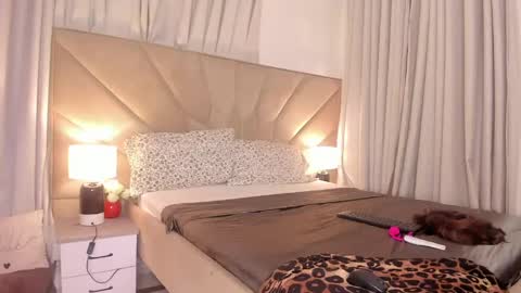 jasmin_melons online show from 04/25/26, 03:42