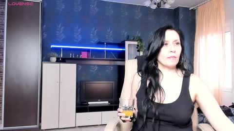 Snapshot of jasmin_milf chatting on 03/21/26, 11:48 jasmin_milf online show from 03/21/26, 11:48