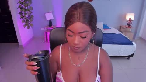 Instagram jasminecampbell1  online show from 12/18/25, 08:48