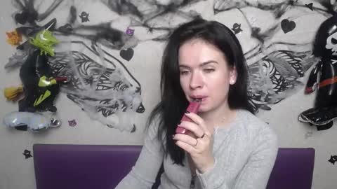 JasmineKouch online show from 11/06/25, 08:43