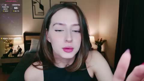 Snapshot of jasminelorens chatting on 12/23/25, 10:13 Jasmine online show from 12/23/25, 10:13