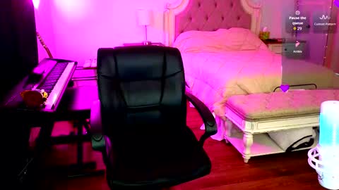 Snapshot of jasminewinters chatting on 02/08/26, 12:30 Jasmine Winters online show from 02/08/26, 12:30