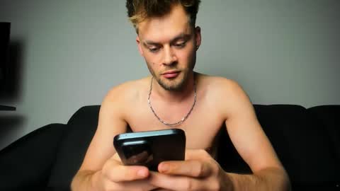 Snapshot of jason_marz chatting on 11/01/25, 03:47 JasoN online show from 11/01/25, 03:47