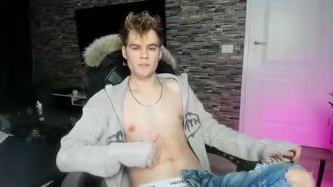 Snapshot of jason_marz chatting on 03/22/26, 06:11 JasoN online show from 03/22/26, 06:11