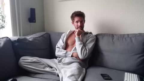 Snapshot of jasonberg29 chatting on 02/10/26, 01:37 Jason online show from 02/10/26, 01:37