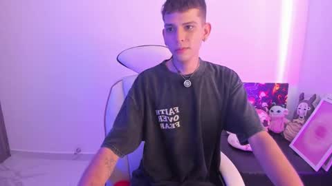 Snapshot of jasson___ chatting on 12/15/25, 02:21 jasson___ online show from 12/15/25, 02:21