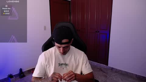 Snapshot of jasson_king01 chatting on 04/06/26, 10:44 JKing online show from 04/06/26, 10:44