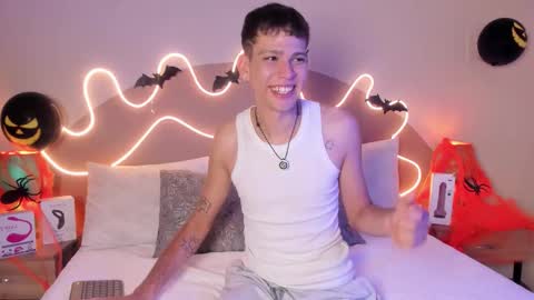 Snapshot of jasson_smit chatting on 10/25/25, 03:18 J A S S O N online show from 10/25/25, 03:18