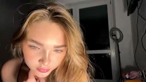 Snapshot of jatreff chatting on 12/18/25, 07:53 Ginny online show from 12/18/25, 07:53