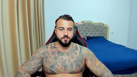 Snapshot of javicute4u chatting on 11/19/25, 10:43 Javi online show from 11/19/25, 10:43