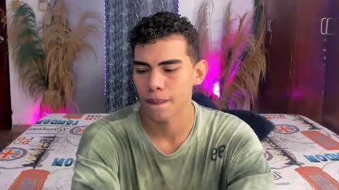 Snapshot of javierascencio chatting on 12/15/25, 06:56 javi15 online show from 12/15/25, 06:56