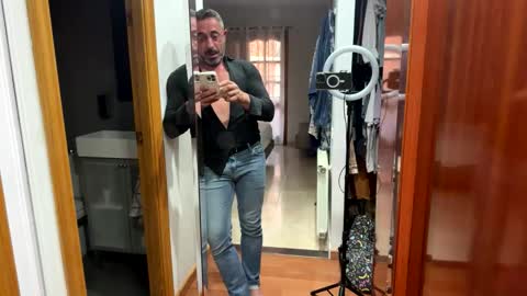 Snapshot of javiercerrob chatting on 02/15/26, 04:58 javiercerrob online show from 02/15/26, 04:58