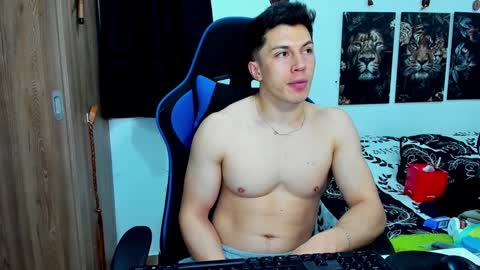 Snapshot of javiersexymann chatting on 12/05/24, 11:07 Javier online show from 12/05/24, 11:07