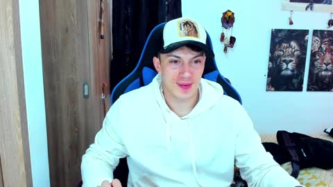 Snapshot of javiersexymann chatting on 12/16/24, 05:33 Javier online show from 12/16/24, 05:33