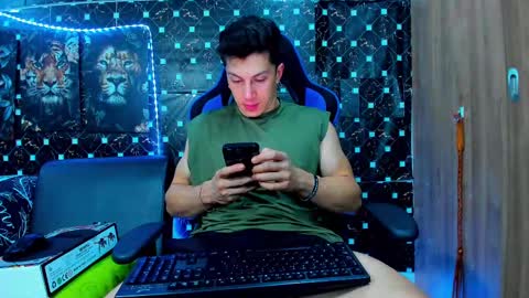 Snapshot of javiersexymann chatting on 09/12/25, 11:37 Javier online show from 09/12/25, 11:37