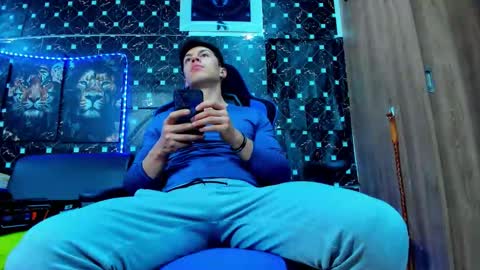 Snapshot of javiersexymann chatting on 09/17/25, 12:01 Javier online show from 09/17/25, 12:01