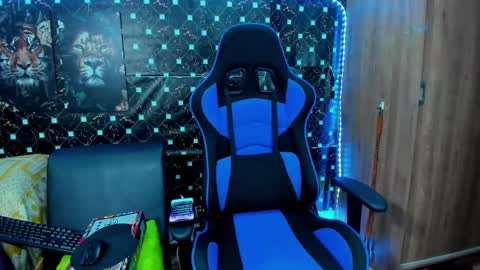 Snapshot of javiersexymann chatting on 09/29/25, 02:06 Javier online show from 09/29/25, 02:06