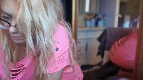 Snapshot of javlovesu chatting on 09/25/25, 11:52 JAV online show from 09/25/25, 11:52