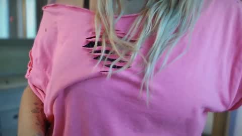 Snapshot of javlovesu chatting on 09/26/25, 06:45 JAV online show from 09/26/25, 06:45