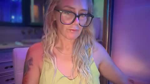 Snapshot of javlovesu chatting on 10/26/25, 11:38 JAV online show from 10/26/25, 11:38