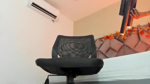 jax black online show from 10/08/25, 12:03