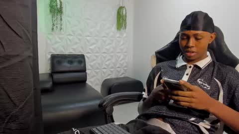 jax_maliq online show from 12/01/25, 01:54