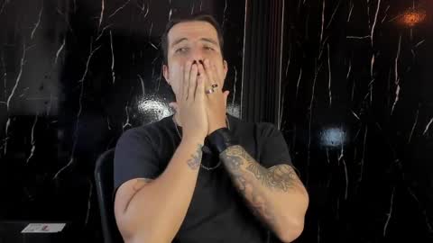 Snapshot of jayalvarrez_ chatting on 04/19/26, 02:38 Jay Alvarrez online show from 04/19/26, 02:38