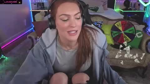 Snapshot of jaybeitsme chatting on 11/28/25, 04:31 JennyBlighe online show from 11/28/25, 04:31