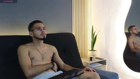 Snapshot of jaybrown_1 chatting on 10/07/25, 04:53 Jay online show from 10/07/25, 04:53